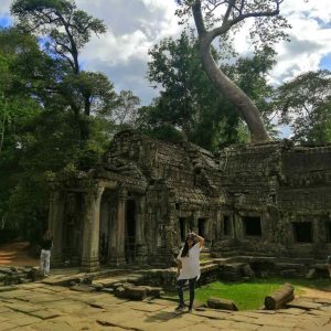Angkor Wat tour Semi-Private – Temples Guided Tour - a sunny day