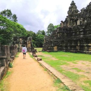 Private Angkor Wat mix temples photo tour [views from the top – guided tour] walking between temples at Angkor Thom
