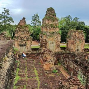 Private Angkor Wat special tour - Angkor Guided Tour with Phnom Bok Sunset Highlights at Pre Rup and climing up