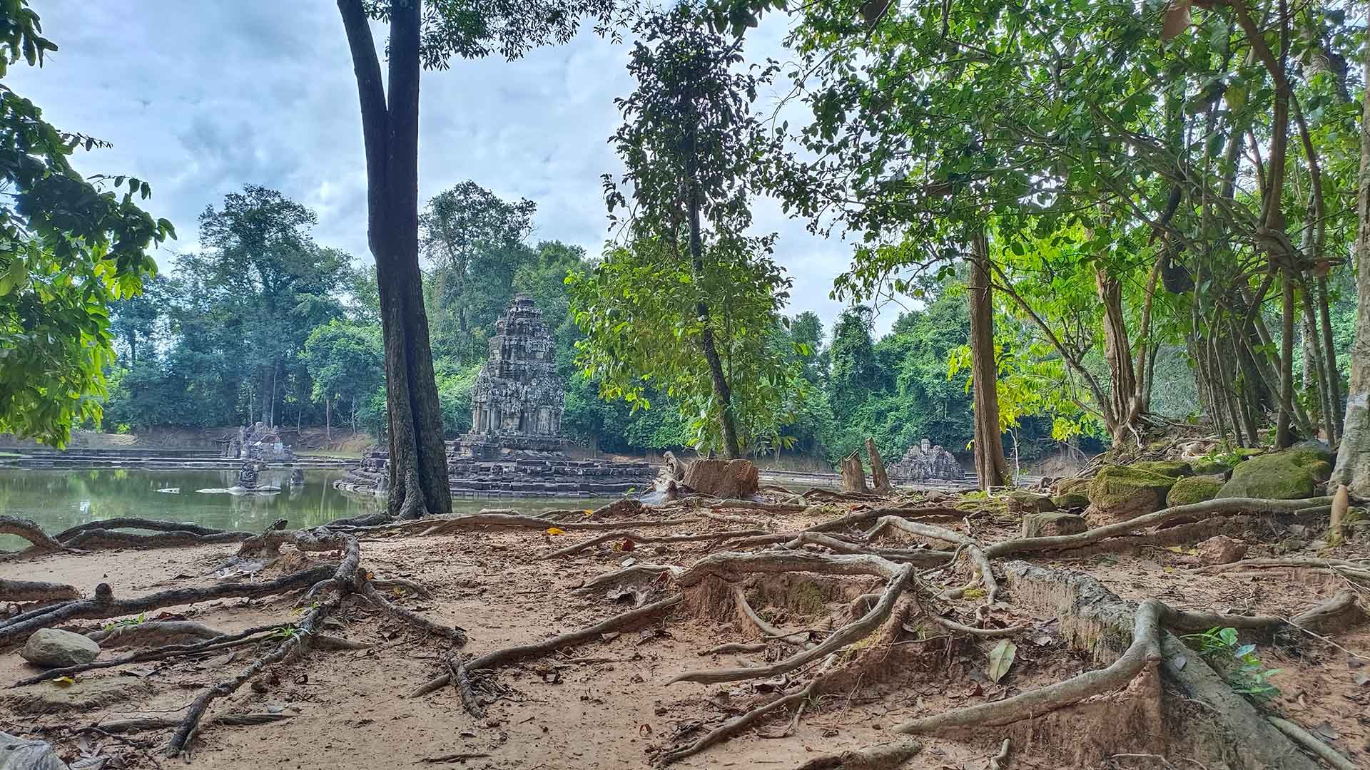 1-day Angkor Wat GRAND LOOP Private tour - fantastic atmosphere