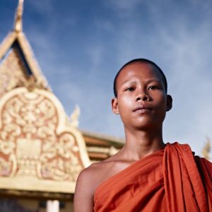 Phnom Krom sunset tour - Monks at the temples