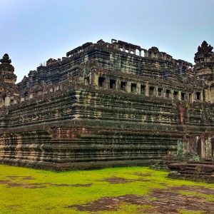 Discover the secrets of Angkor Thom on a personalized half-day tour