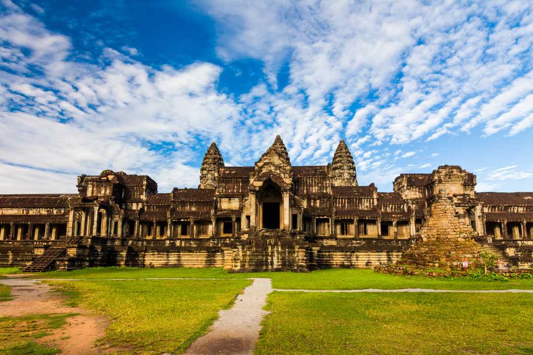Discover Angkor Wat Your Way with a Full-Day Angkor Wat Sunrise Tour Multi Temples