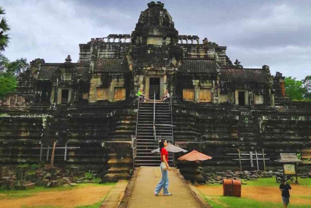 What to Expect visiting the Baphuon Temple