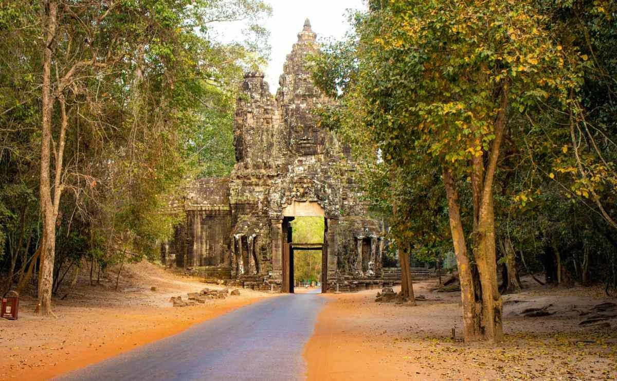 Guided vs SelfGuided Siem Reap Tours Which to Choose