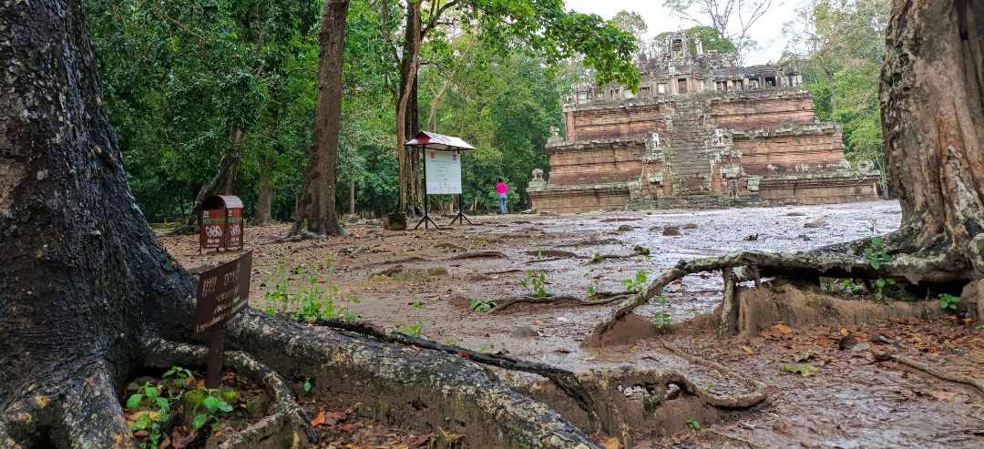 What is the historical significance of Phimeanakas Temple