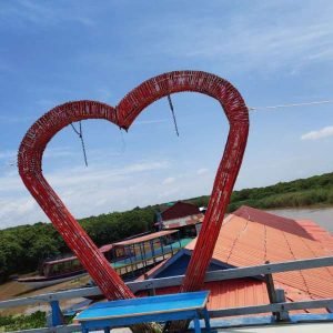 Cruise into Kompong Phluk's flooded forests