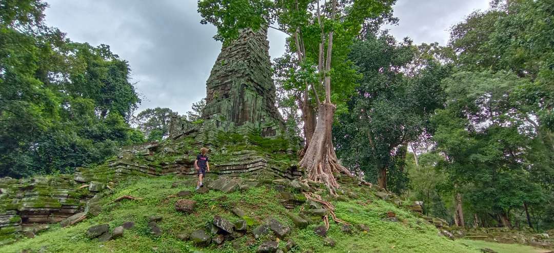 Touring Prasat Preah Palilay Temple