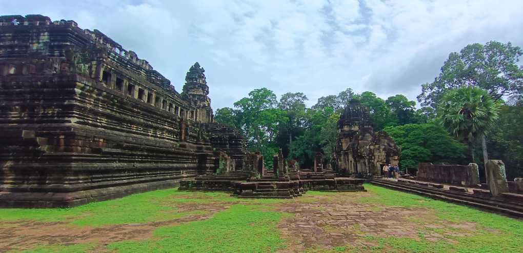 Baphuon Temple - Architectural Marvel