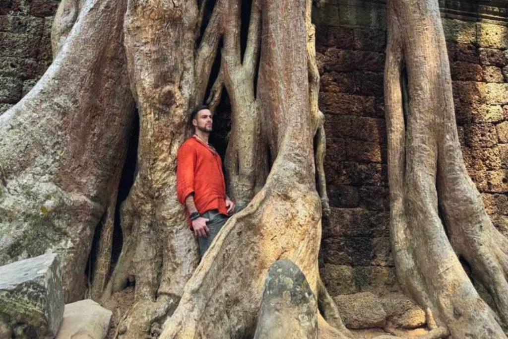 Exploring the Mystical Ta Prohm vs. Banteay Srei - A Journey Through Cambodia's Ancient Wonders