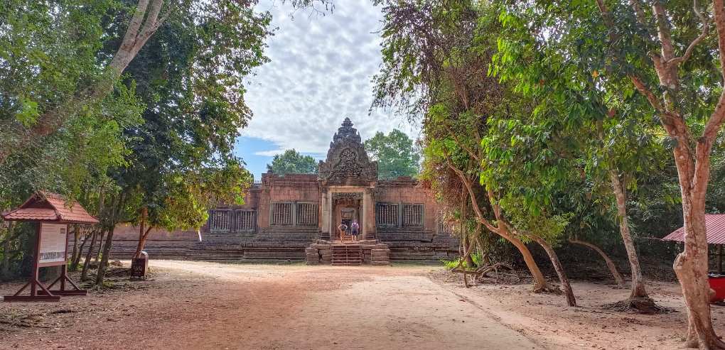 Journeying Between Twin Jewels Uncover Banteay Srei to Banteay Samre's Secrets