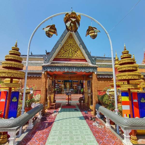 Sightseeing Siem Reap Tour - Walking Through a Golden Lotus Gate Into Living Cambodia