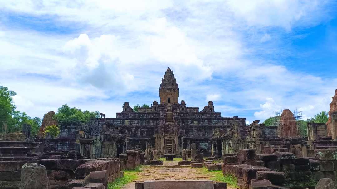 8 Captivating Reasons to Take a Guided Tour of Bakong