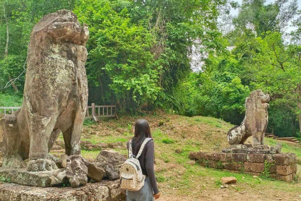 Exploring the Angkor Archaeological Park