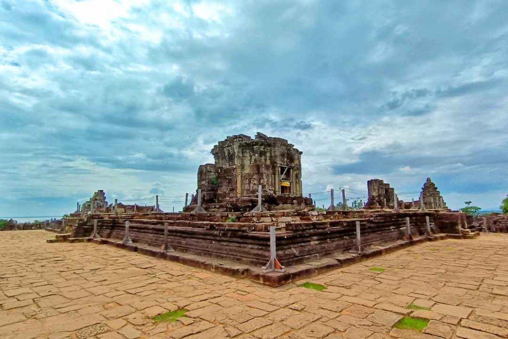 Phnom Bakheng Sunset: Angkor's Golden Hour Spectacle