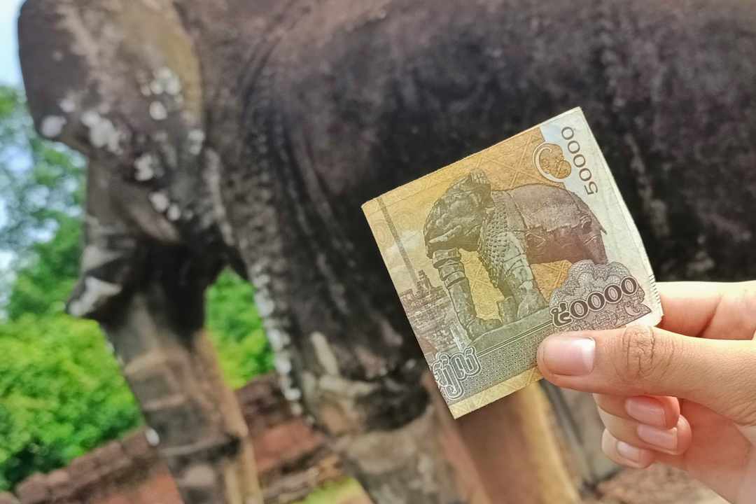 Cambodian Currency vs US Dollars in Angkor and Siem Reap - What Tourists Need to Know in 2025