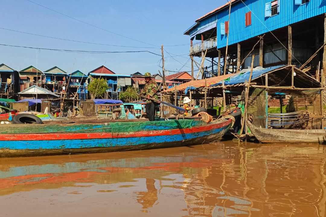 How much does it cost to go to the floating village in Siem Reap