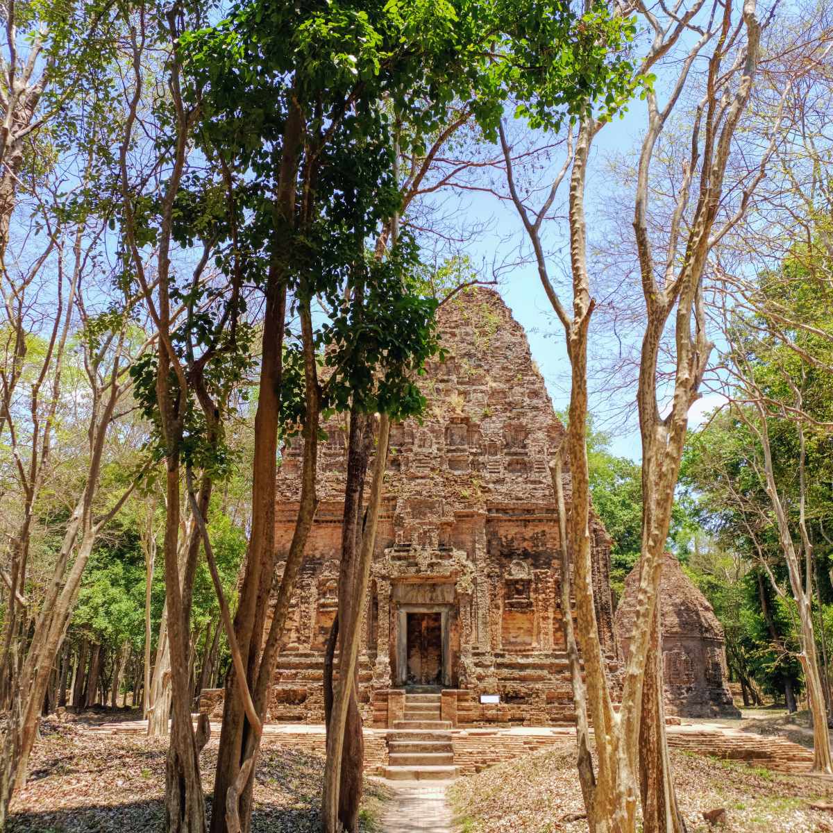 Private Taxi from Phnom Penh to Siem Reap Photo Stop at Sambor Prei Kuk