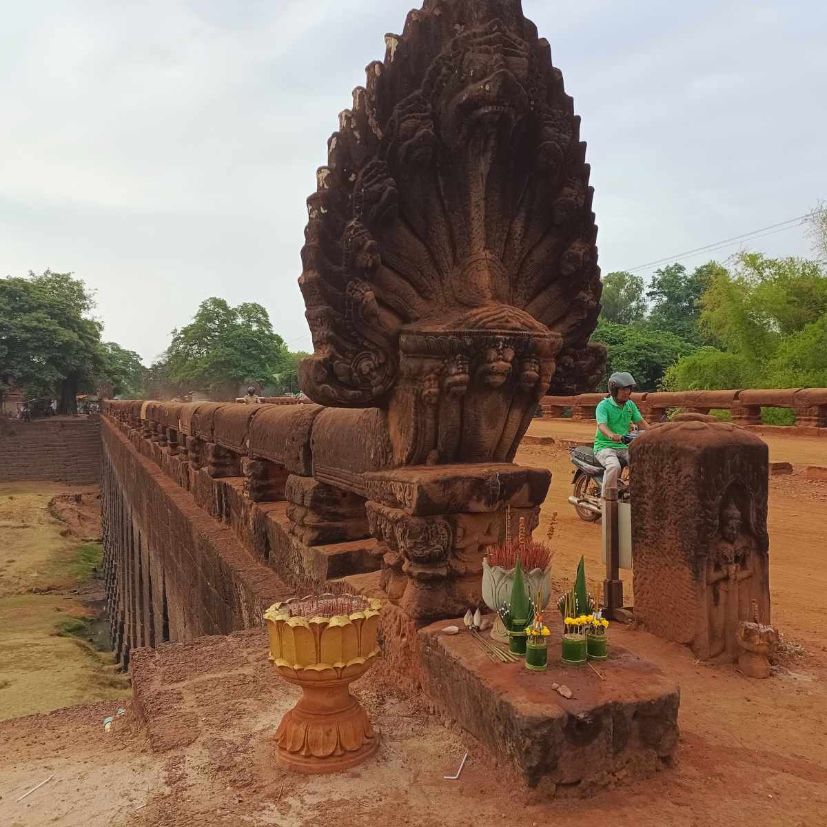 Private Taxi from Phnom Penh to Siem Reap Stop at Kampong Kdei Bridge