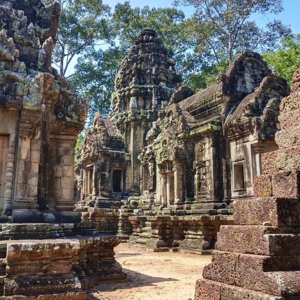 Private Toyota Hiace and Tour Guide for Angkor Wat and Thommanon Temple Tour – 4:30 AM pick up time and 9:00 AM return time