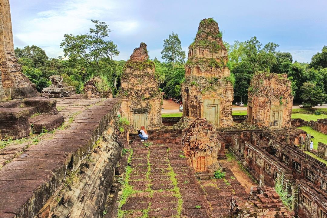 Top-Rated Guided Late Morning Angkor Tours with Hotel Pickup