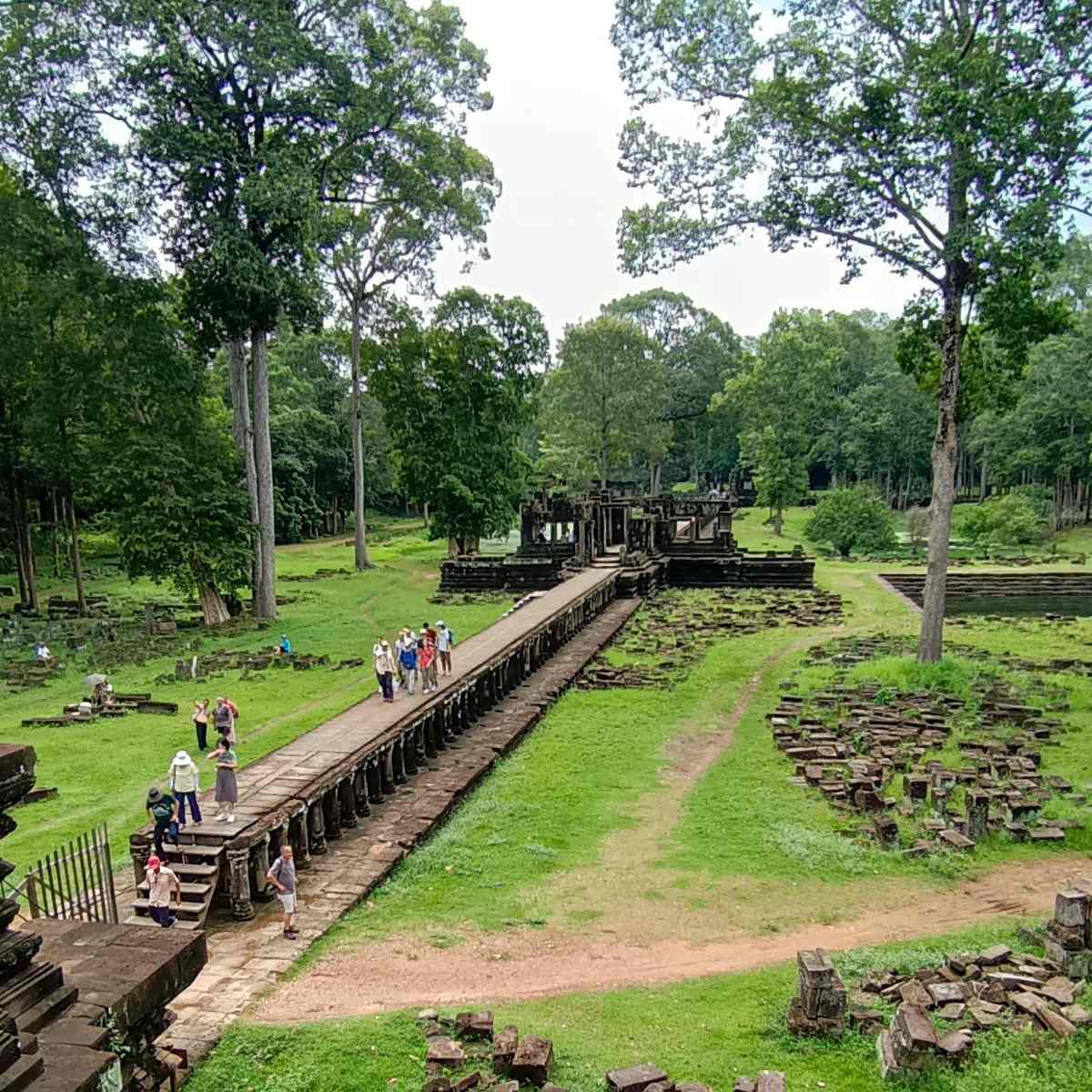 Angkor Wat 5-Day 4-Night Itinerary - walking from Bayon Temples