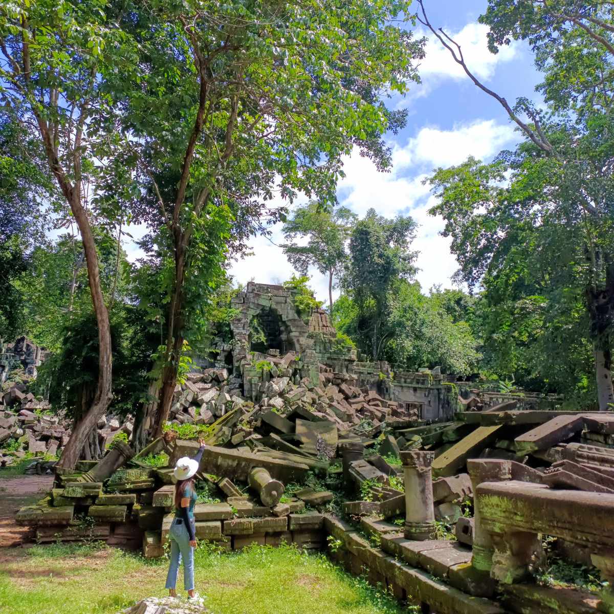 Beng Mealea and Floating Village Tour from Siem Reap - Private Full-Day Adventure with Excellent Local Tour Guide