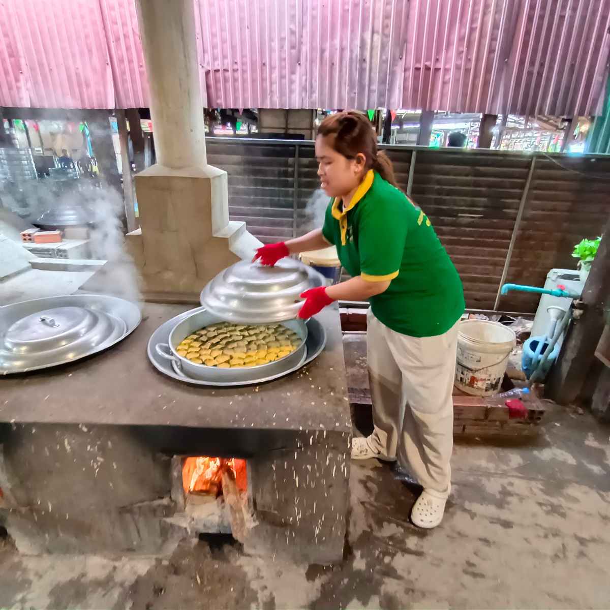 Visit Preah Dak village to taste palm cakes and learn how they are made