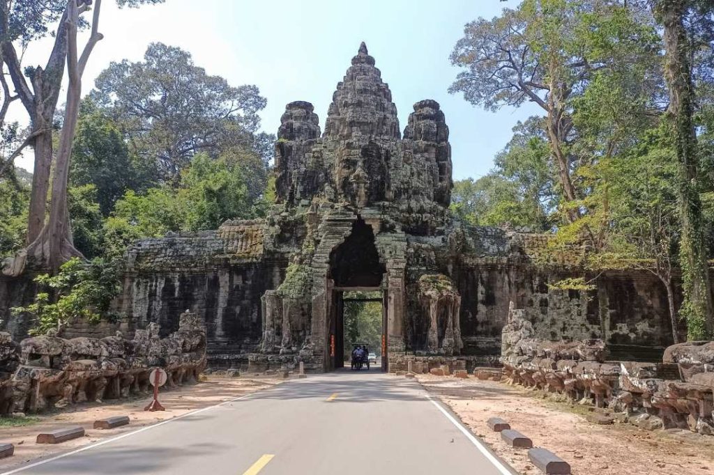 What to Expect on a Tuk Tuk Tour of Angkor Wat